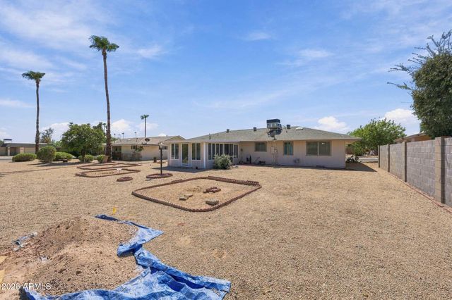 10210 W TWIN OAKS Drive, Sun City, AZ 85351