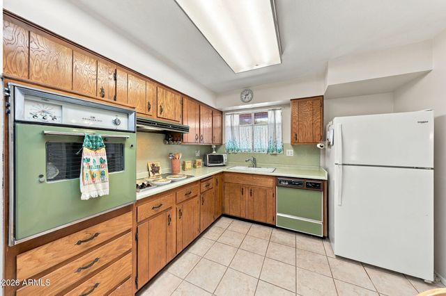 10210 W TWIN OAKS Drive, Sun City, AZ 85351