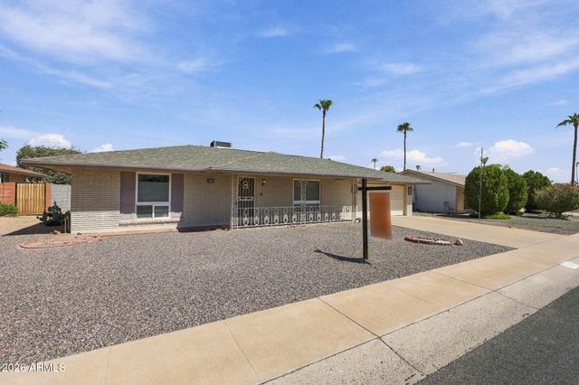 10210 W TWIN OAKS Drive, Sun City, AZ 85351
