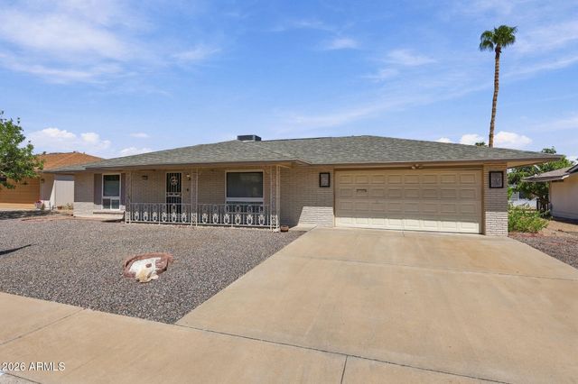 10210 W TWIN OAKS Drive, Sun City, AZ 85351