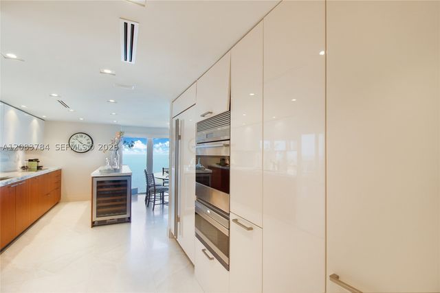 881 Ocean Dr 25E, Key Biscayne, FL 33149