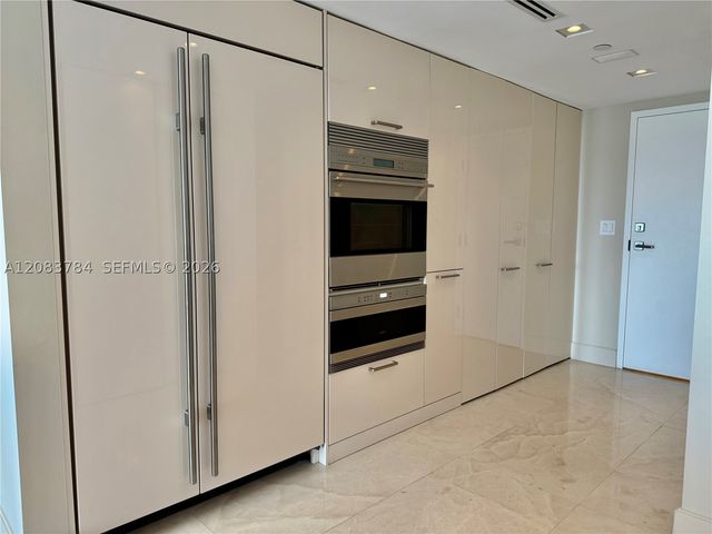881 Ocean Dr 25E, Key Biscayne, FL 33149