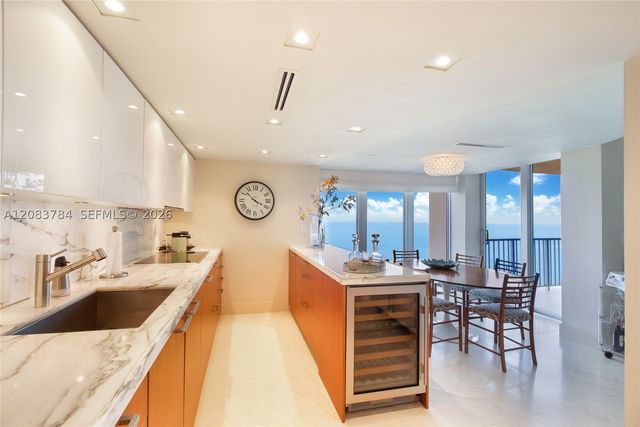 881 Ocean Dr 25E, Key Biscayne, FL 33149