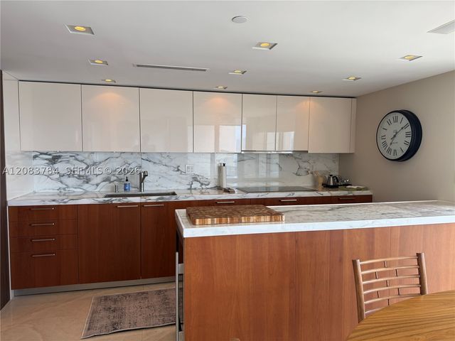 881 Ocean Dr 25E, Key Biscayne, FL 33149