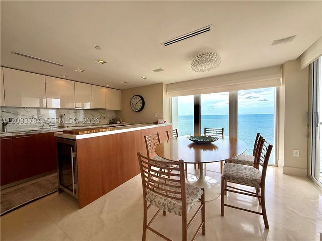 881 Ocean Dr 25E, Key Biscayne, FL 33149