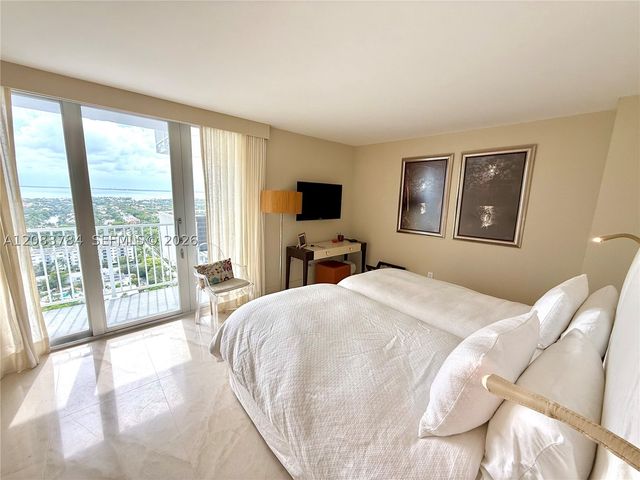 881 Ocean Dr 25E, Key Biscayne, FL 33149