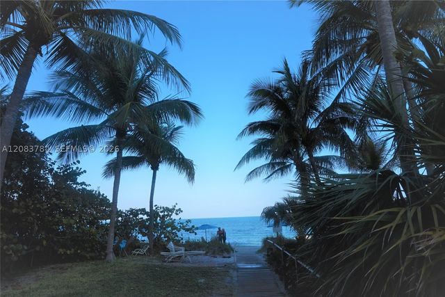 881 Ocean Dr 25E, Key Biscayne, FL 33149