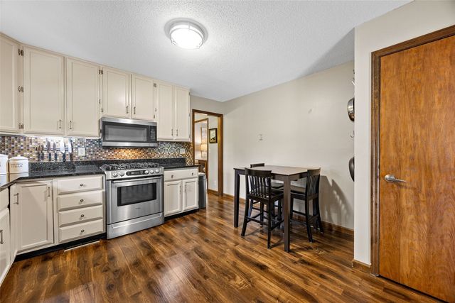 6925 Chelsea Drive NE, Cedar Rapids, IA 52402