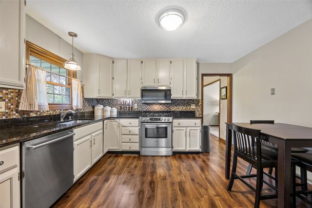 6925 Chelsea Drive NE, Cedar Rapids, IA 52402