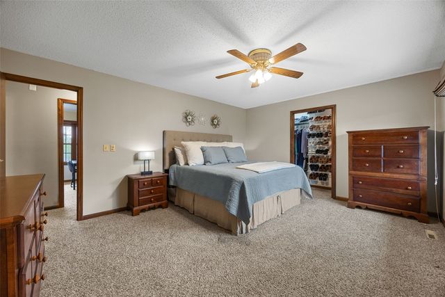 6925 Chelsea Drive NE, Cedar Rapids, IA 52402
