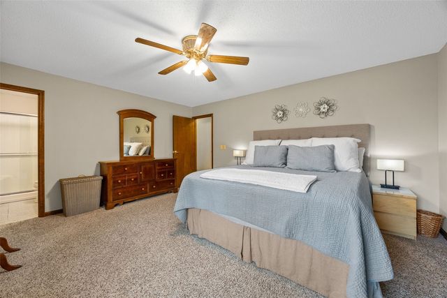 6925 Chelsea Drive NE, Cedar Rapids, IA 52402