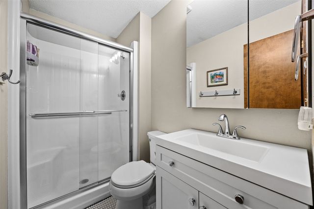 6925 Chelsea Drive NE, Cedar Rapids, IA 52402