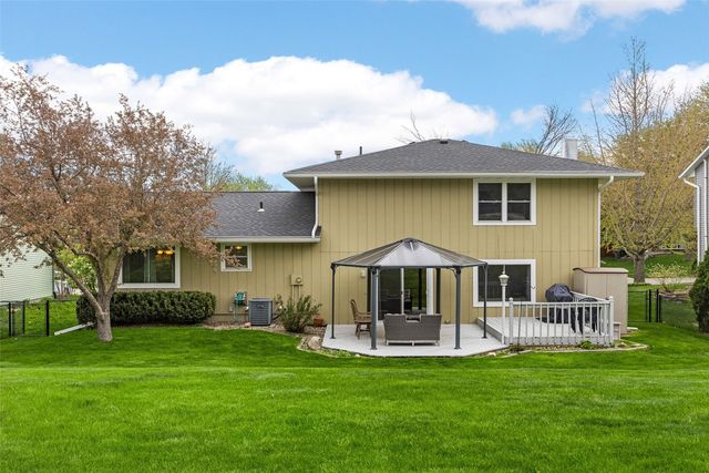 6925 Chelsea Drive NE, Cedar Rapids, IA 52402