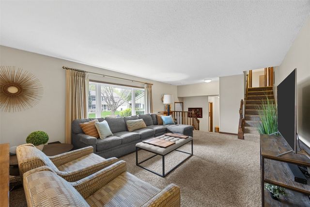 6925 Chelsea Drive NE, Cedar Rapids, IA 52402