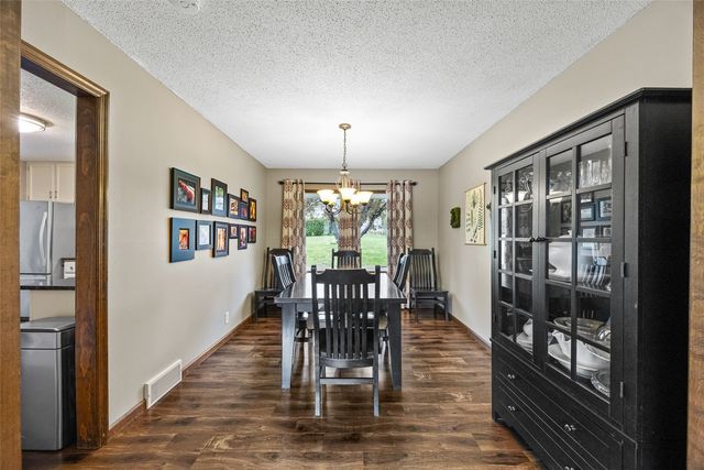 6925 Chelsea Drive NE, Cedar Rapids, IA 52402