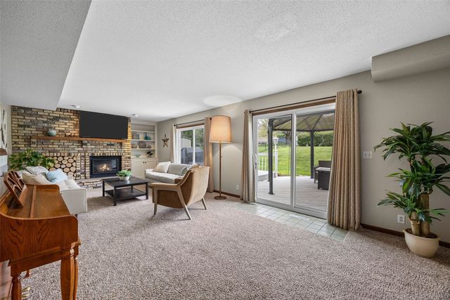 6925 Chelsea Drive NE, Cedar Rapids, IA 52402