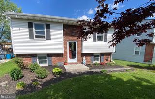 10 ANTLER LN, New Oxford, PA 17350
