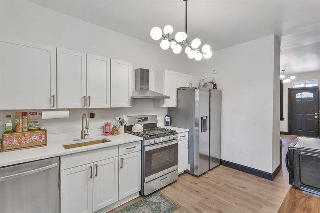 8 Marie Ave, Avalon, PA 15202
