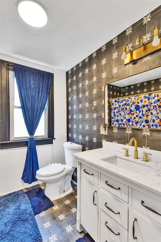 8 Marie Ave, Avalon, PA 15202