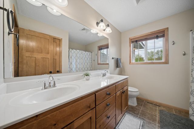 8410 151st Street, Savage, MN 55378