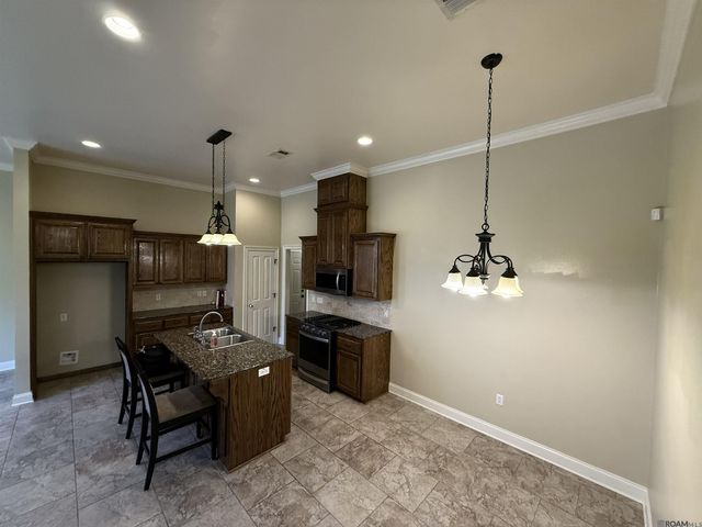 17734 Spring Creek Dr, Baton Rouge, LA 70817