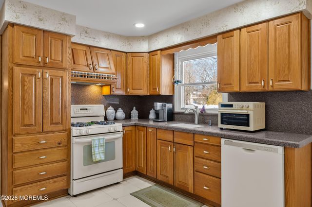 639 Tennent Road, Manalapan, NJ 07726