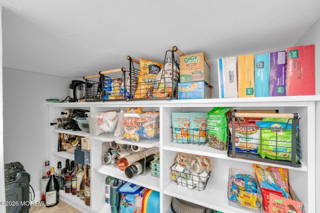 5 Painted Wagon Road 108, Holmdel, NJ 07733