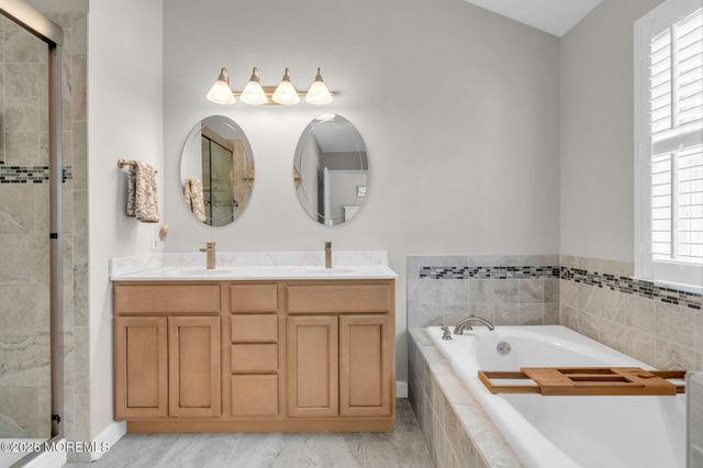 5 Painted Wagon Road 108, Holmdel, NJ 07733