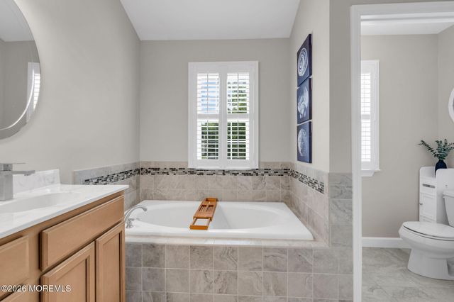 5 Painted Wagon Road 108, Holmdel, NJ 07733