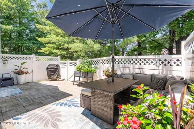 5 Painted Wagon Road 108, Holmdel, NJ 07733