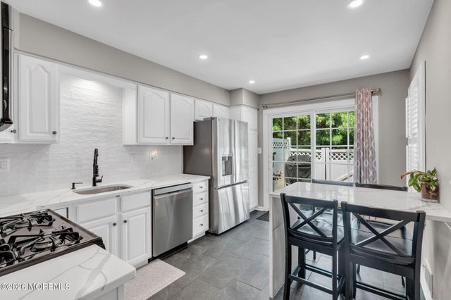 5 Painted Wagon Road 108, Holmdel, NJ 07733