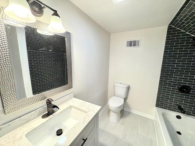 7528 6th AVENUE, Kenosha, WI 53143