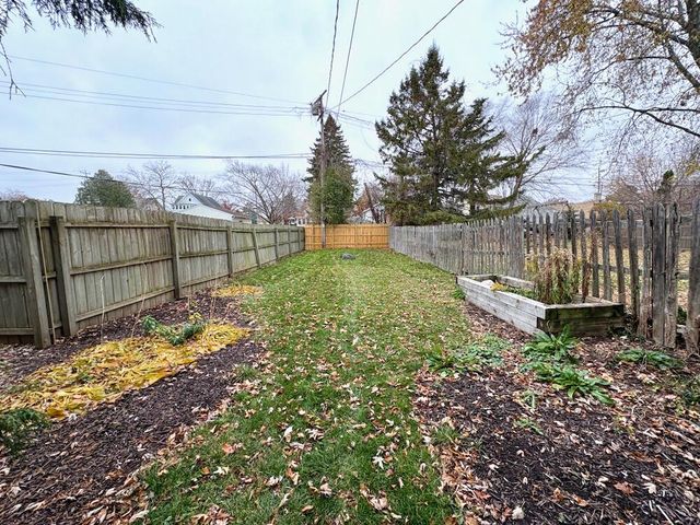 7528 6th AVENUE, Kenosha, WI 53143