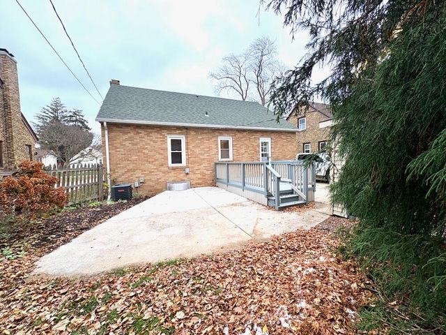 7528 6th AVENUE, Kenosha, WI 53143