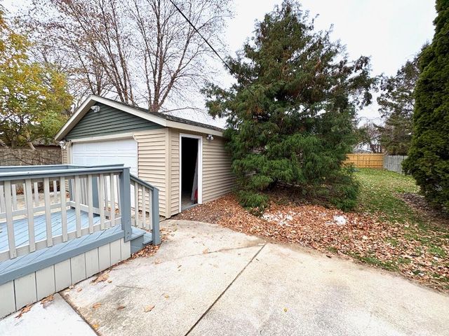 7528 6th AVENUE, Kenosha, WI 53143