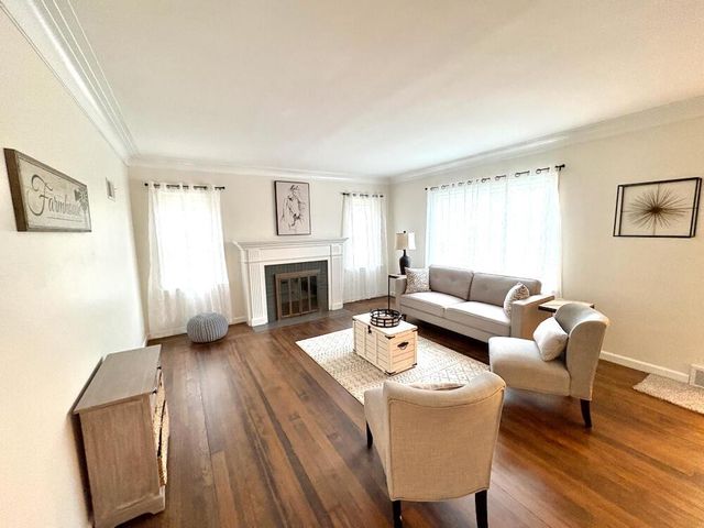 7528 6th AVENUE, Kenosha, WI 53143