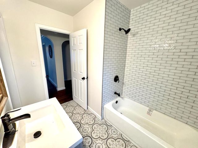 7528 6th AVENUE, Kenosha, WI 53143