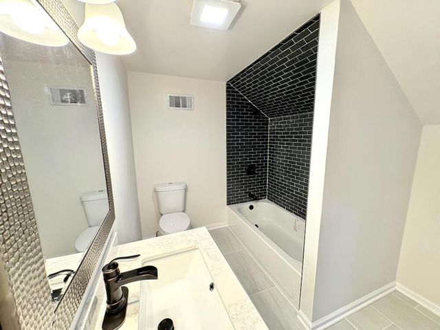 7528 6th AVENUE, Kenosha, WI 53143