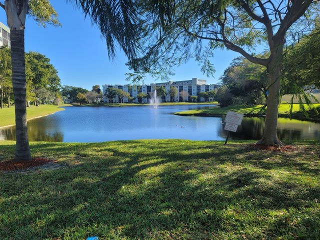 2200 S Cypress Bend Drive 308, Pompano Beach, FL 33069