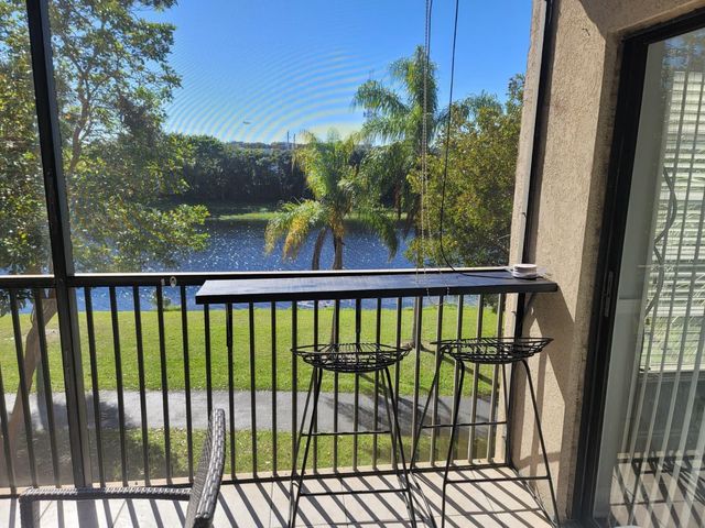 2200 S Cypress Bend Drive 308, Pompano Beach, FL 33069