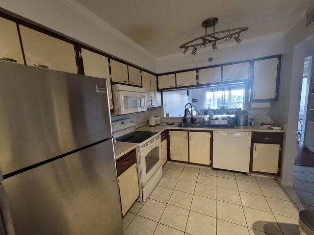 2200 S Cypress Bend Drive 308, Pompano Beach, FL 33069