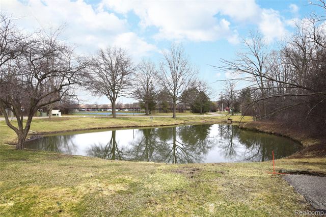 2525 White Oak Place, Flint Charter Township, MI 48532