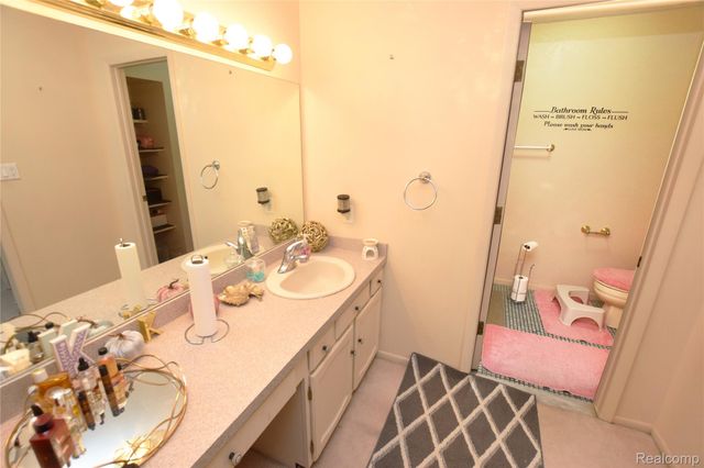 2525 White Oak Place, Flint Charter Township, MI 48532