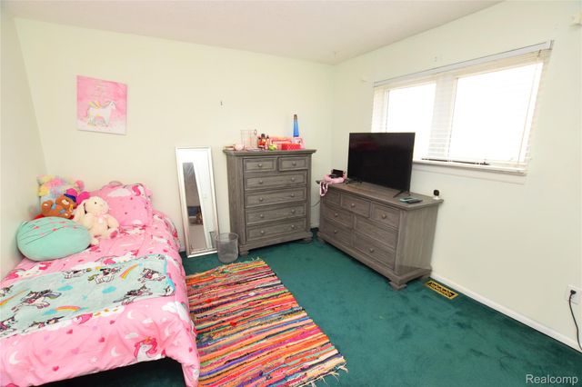 2525 White Oak Place, Flint Charter Township, MI 48532