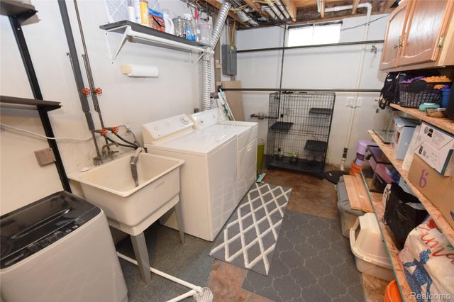 2525 White Oak Place, Flint Charter Township, MI 48532