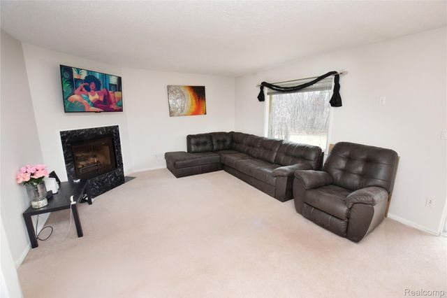 2525 White Oak Place, Flint Charter Township, MI 48532