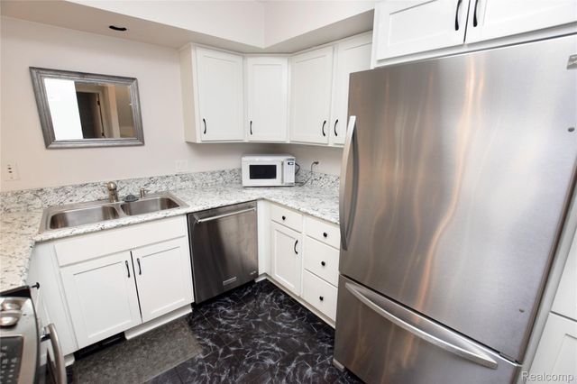 2525 White Oak Place, Flint Charter Township, MI 48532