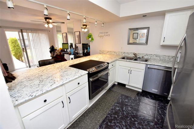 2525 White Oak Place, Flint Charter Township, MI 48532