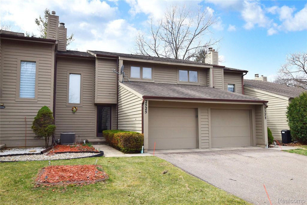 2525 White Oak Place, Flint Charter Township, MI 48532