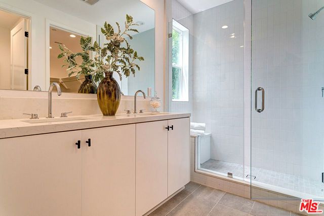 813 N Orange Drive, Los Angeles, CA 90038